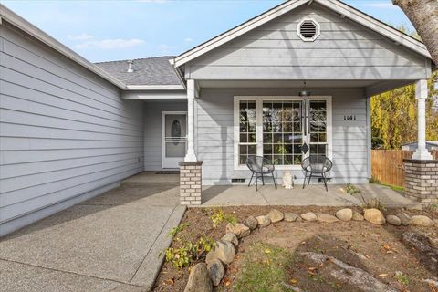 Tiny photo for 1141 Brookdale Avenue, Medford, OR 97504 (MLS # 220212608)