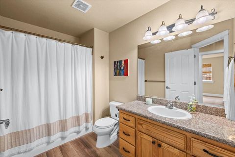 Tiny photo for 1141 Brookdale Avenue, Medford, OR 97504 (MLS # 220212608)