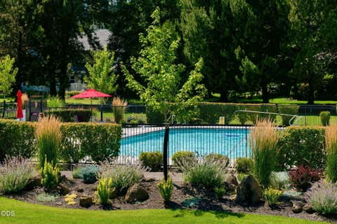 Tiny photo for 60733 Breckenridge Street, Bend, OR 97702 (MLS # 220227069)