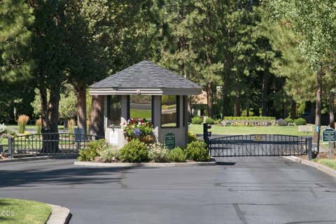 Tiny photo for 60733 Breckenridge Street, Bend, OR 97702 (MLS # 220227069)
