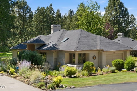 Tiny photo for 60733 Breckenridge Street, Bend, OR 97702 (MLS # 220227069)