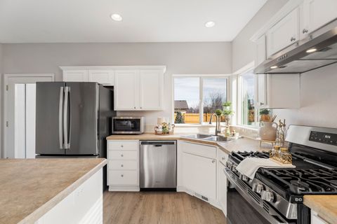 Tiny photo for 20688 White Dove Lane, Bend, OR 97702 (MLS # 220217187)