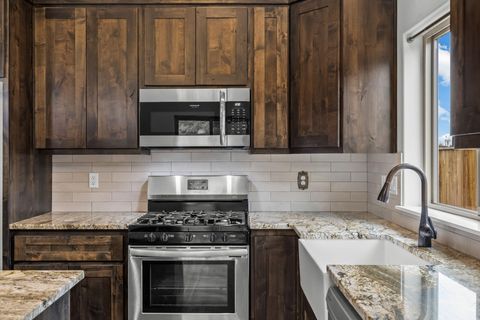 Tiny photo for 16532 Pine Creek Drive, La Pine, OR 97739 (MLS # 220214571)