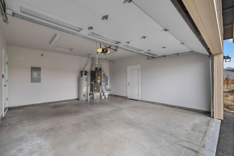 Tiny photo for 16532 Pine Creek Drive, La Pine, OR 97739 (MLS # 220214571)