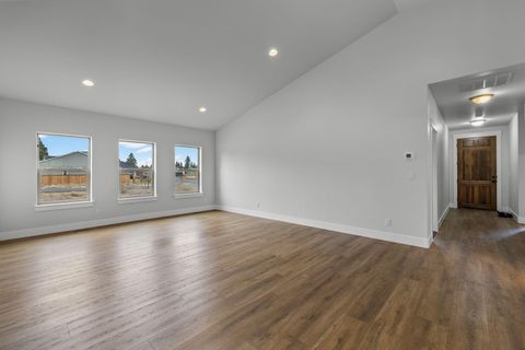 Tiny photo for 16532 Pine Creek Drive, La Pine, OR 97739 (MLS # 220214571)