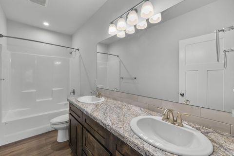 Tiny photo for 16532 Pine Creek Drive, La Pine, OR 97739 (MLS # 220214571)