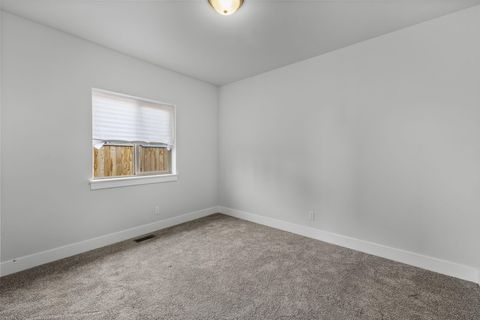 Tiny photo for 16532 Pine Creek Drive, La Pine, OR 97739 (MLS # 220214571)