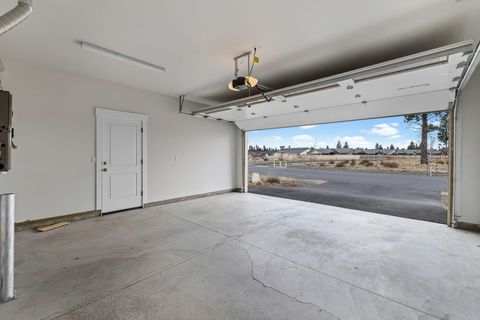 Tiny photo for 16532 Pine Creek Drive, La Pine, OR 97739 (MLS # 220214571)