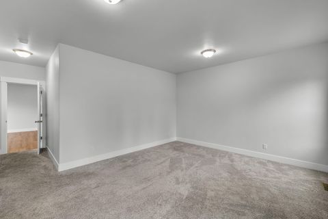 Tiny photo for 16532 Pine Creek Drive, La Pine, OR 97739 (MLS # 220214571)