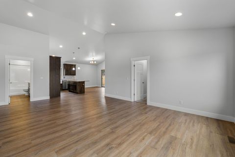 Tiny photo for 16532 Pine Creek Drive, La Pine, OR 97739 (MLS # 220214571)