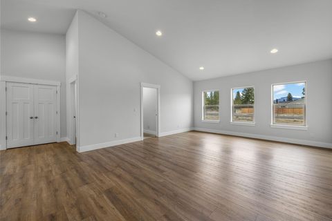 Tiny photo for 16532 Pine Creek Drive, La Pine, OR 97739 (MLS # 220214571)