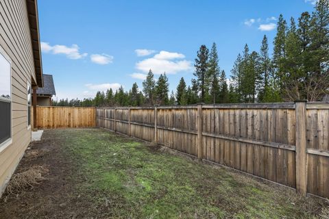 Tiny photo for 16532 Pine Creek Drive, La Pine, OR 97739 (MLS # 220214571)