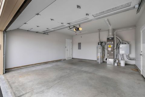 Tiny photo for 16532 Pine Creek Drive, La Pine, OR 97739 (MLS # 220214571)