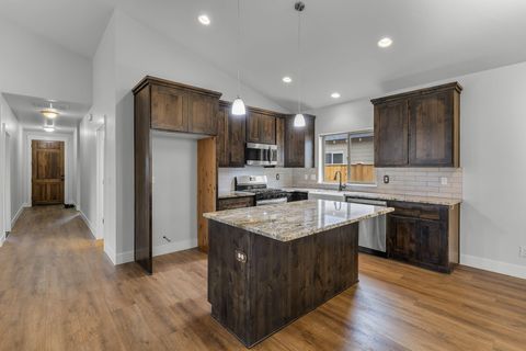 Tiny photo for 16532 Pine Creek Drive, La Pine, OR 97739 (MLS # 220214571)