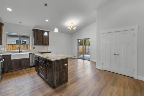 Tiny photo for 16532 Pine Creek Drive, La Pine, OR 97739 (MLS # 220214571)