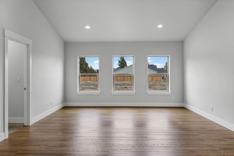 Tiny photo for 16532 Pine Creek Drive, La Pine, OR 97739 (MLS # 220214571)