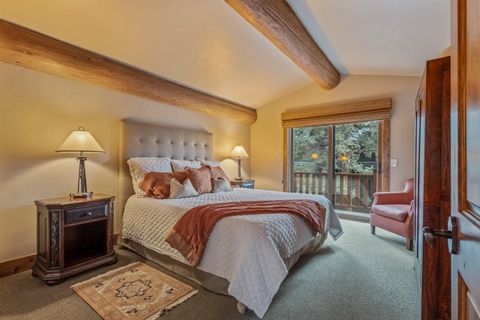 Tiny photo for 23087 Watercourse Way, Bend, OR 97701 (MLS # 220215297)