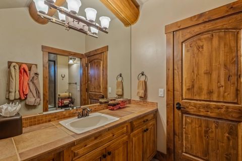 Tiny photo for 23087 Watercourse Way, Bend, OR 97701 (MLS # 220215297)