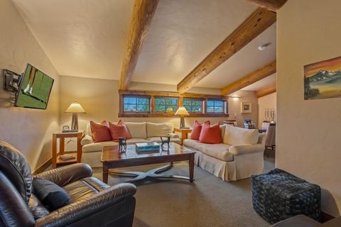 Tiny photo for 23087 Watercourse Way, Bend, OR 97701 (MLS # 220215297)