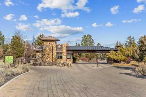 Tiny photo for 23087 Watercourse Way, Bend, OR 97701 (MLS # 220215297)