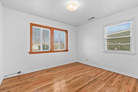 Tiny photo for 1219 Dakota Avenue, Medford, OR 97501 (MLS # 220214094)