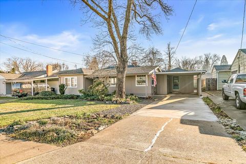 Tiny photo for 1219 Dakota Avenue, Medford, OR 97501 (MLS # 220214094)