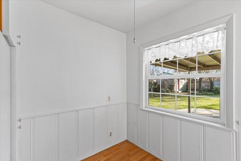 Tiny photo for 1219 Dakota Avenue, Medford, OR 97501 (MLS # 220214094)