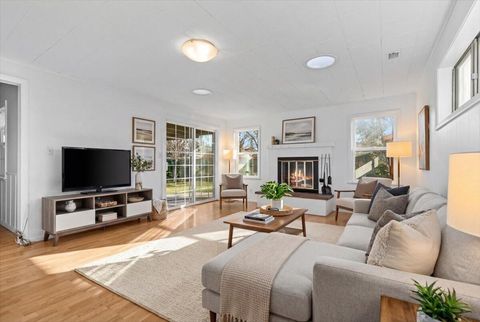 Tiny photo for 1219 Dakota Avenue, Medford, OR 97501 (MLS # 220214094)