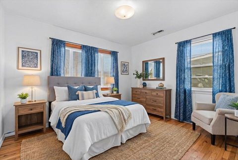 Tiny photo for 1219 Dakota Avenue, Medford, OR 97501 (MLS # 220214094)