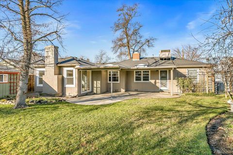 Tiny photo for 1219 Dakota Avenue, Medford, OR 97501 (MLS # 220214094)