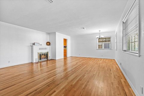 Tiny photo for 1219 Dakota Avenue, Medford, OR 97501 (MLS # 220214094)