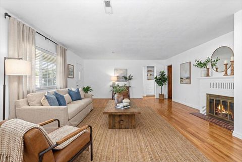 Tiny photo for 1219 Dakota Avenue, Medford, OR 97501 (MLS # 220214094)