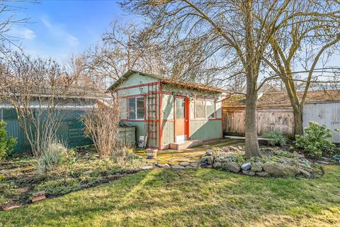 Tiny photo for 1219 Dakota Avenue, Medford, OR 97501 (MLS # 220214094)