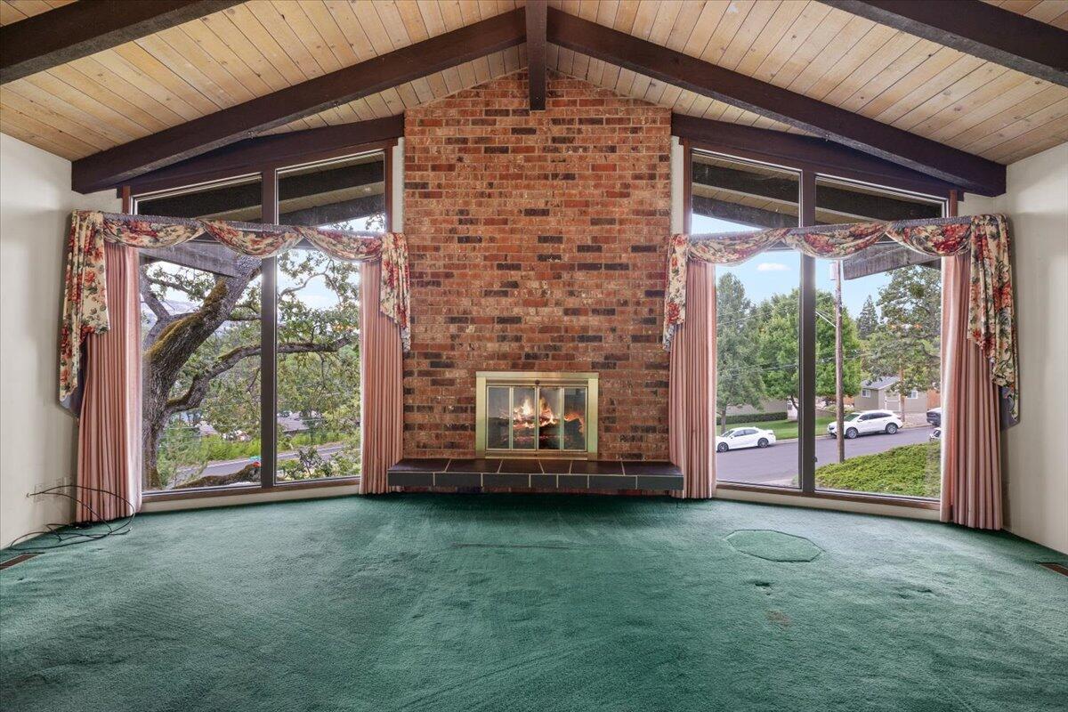 Montcrest Villa - Residential