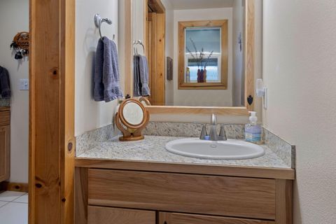 Tiny photo for 69219 Yellow Daisy Lane, Sisters, OR 97759 (MLS # 220213004)