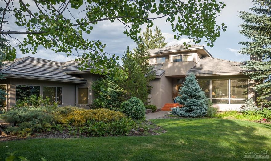 This custom, quality home is 2818 sq ft which includes 324 sq ft artist studio/guest room w/full bath. Enjoy the outside spaces, access to the river trail, river views from the deck & a quiet ambiance. Open great room off cooks kitchen separate living room w/fireplace. 3 outside doors lead to gorgeous decking overlooking the River Canyon. Amazing, one of a kind home.