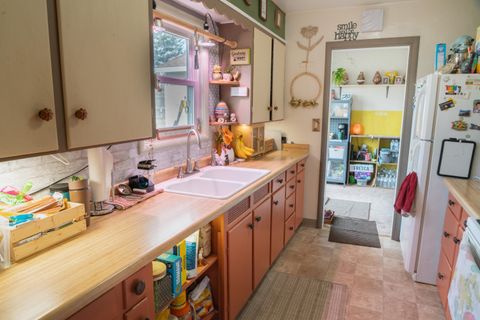 Tiny photo for 1539 Grand Avenue, Medford, OR 97504 (MLS # 220217716)