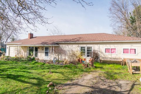 Tiny photo for 1539 Grand Avenue, Medford, OR 97504 (MLS # 220217716)