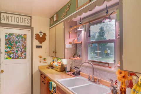 Tiny photo for 1539 Grand Avenue, Medford, OR 97504 (MLS # 220217716)