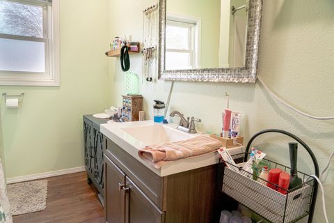 Tiny photo for 1539 Grand Avenue, Medford, OR 97504 (MLS # 220217716)