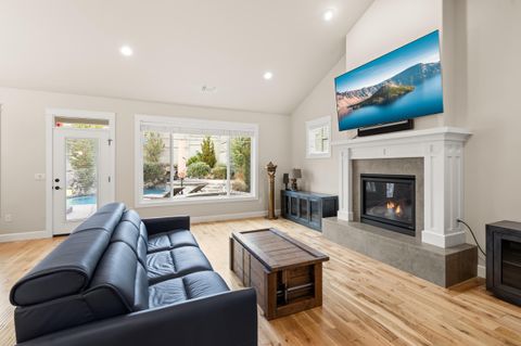 Tiny photo for 4035 Crystal Springs Drive, Medford, OR 97504 (MLS # 220215194)