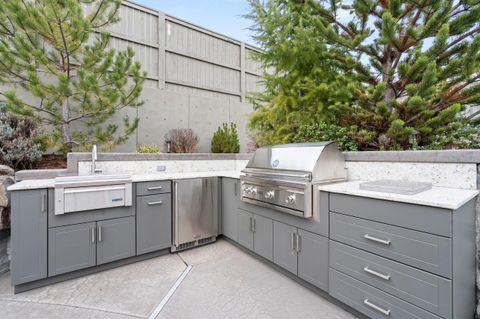 Tiny photo for 4035 Crystal Springs Drive, Medford, OR 97504 (MLS # 220215194)