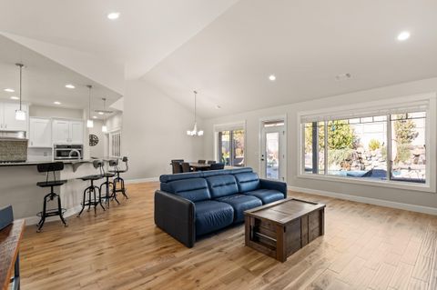 Tiny photo for 4035 Crystal Springs Drive, Medford, OR 97504 (MLS # 220215194)