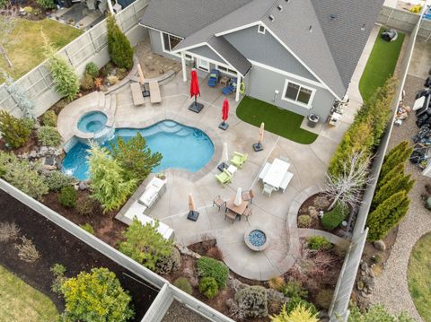 Photo of 4035 Crystal Springs Drive, Medford, OR 97504 (MLS # 220215194)