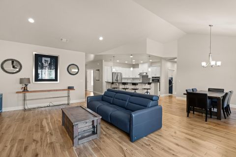 Tiny photo for 4035 Crystal Springs Drive, Medford, OR 97504 (MLS # 220215194)