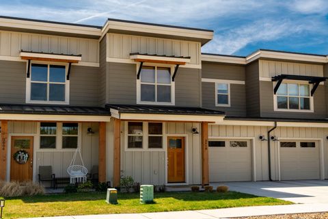 Tiny photo for 3610 SW Badger Avenue, Redmond, OR 97756 (MLS # 220220240)
