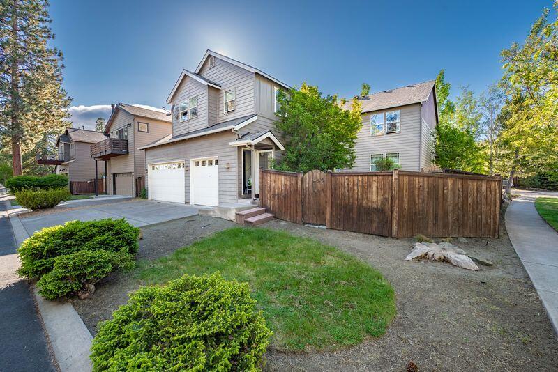 2417 NW Hosmer Lake Drive