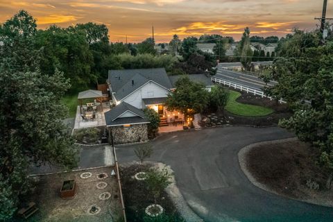 2765 W Antler Avenue Redmond OR 97756