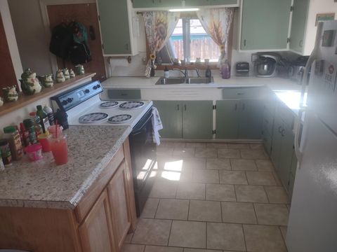 Tiny photo for 864 SW 3rd Street, Madras, OR 97741 (MLS # 220217794)