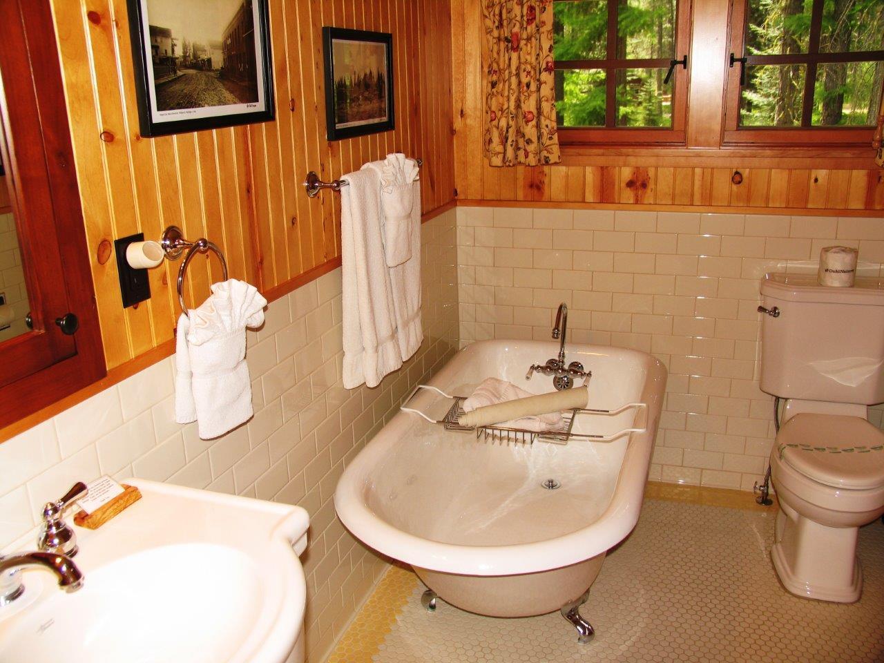 Lake Creek Lodge - Residential